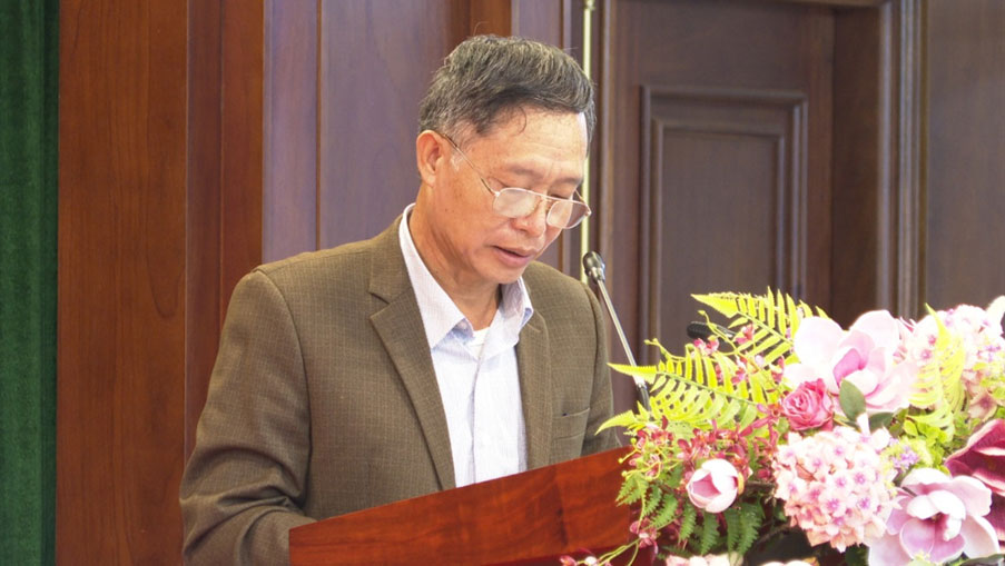 Ông Nguyễn Đức Quyến, Phó Chủ tịch UBND thị trấn Yên Sơn, huyện Yên Sơn, tỉnh Tuyên Quang phát biểu tham luận tại Hội nghị