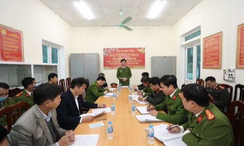 Thứ trưởng Nguyễn Duy Ngọc kiểm tra công tác ứng trực của Công an xã và tiến độ làm việc của Trung tâm Dữ liệu quốc gia về dân cư
