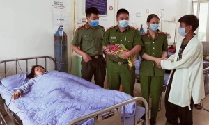 Ba CBCS công an huyện hiến máu cứu sống sản phụ