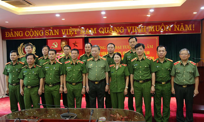 Bộ trưởng Tô Lâm cùng các đại biểu tại buổi làm việc.