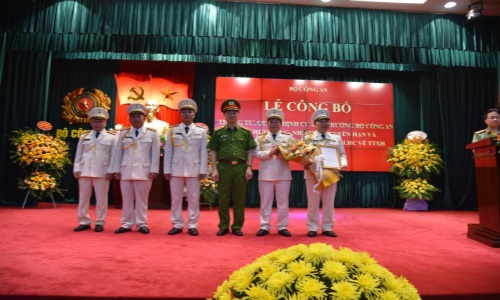 CÔNG BỐ QUYẾT ĐỊNH CỦA BỘ CÔNG ANVỀ TỔ CHỨC BỘ MÁY CỤC CẢNH SÁT QLHC VỀ TTXHVÀ RA MẮT TRUNG TÂM DỮ LIỆU QUỐC GIA VỀ DÂN CƯ