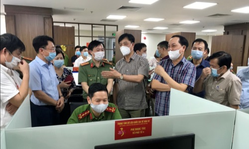 QUYẾT LIỆT ĐẨY NHANH 02 DỰ ÁN CƠ SỞ DỮ LIỆU QUỐC GIA VỀ DÂN CƯ VÀ DỰ ÁN SẢN XUẤT, CẤP VÀ QUẢN LÝ CĂN CƯỚC CÔNG DÂN