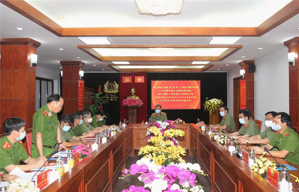 Toàn cảnh buổi làm việc.