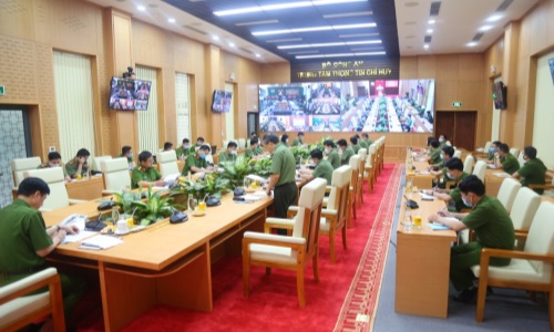 HỘI NGHỊ GIAO BAN TRỰC TUYẾN KIỂM ĐIỂM VIỆC TRIỂN KHAI THỰC HIỆN DỰ ÁN CƠ SỞ DỮ LIỆU QUỐC GIA VỀ DÂN CƯ VÀ DỰ ÁN SẢN XUẤT, CẤP VÀ QUẢN LÝ CĂN CƯỚC CÔNG DÂN