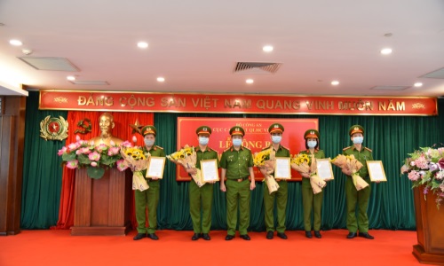 Lễ công bố quyết định của bộ công an về việc điều động cán bộ  về công tác tại công an địa phương