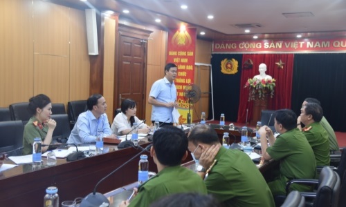 CỤC CẢNH SÁT QUẢN LÝ HÀNH CHÍNH VỀ TRẬT TỰ XÃ HỘI LÀM VIỆC VỚI BAN THI ĐUA - KHEN THƯỞNG TRUNG ƯƠNG VỀ CÔNG TÁC KHEN THƯỞNG TRONG TRIỂN KHAI THỰC HIỆN DỰ ÁN CƠ SỞ DỮ LIỆU QUỐC GIA VỀ DÂN CƯ VÀ DỰ ÁN SẢN XUẤT, CẤP VÀ QUẢN LÝ CCCD