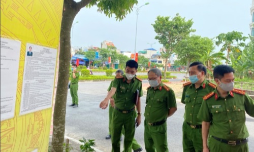 KIỂM TRA CÔNG TÁC BẢO ĐẢM AN NINH TRẬT TỰ BẢO VỆ BẦU CỬ ĐẠI BIỂU QUỐC HỘI KHÓA XV VÀ ĐẠI BIỂU HỘI ĐỒNG NHÂN DÂN CÁC CẤP, NHIỆM KỲ 2021 - 2026 TẠI CÔNG AN TỈNH NAM ĐỊNH