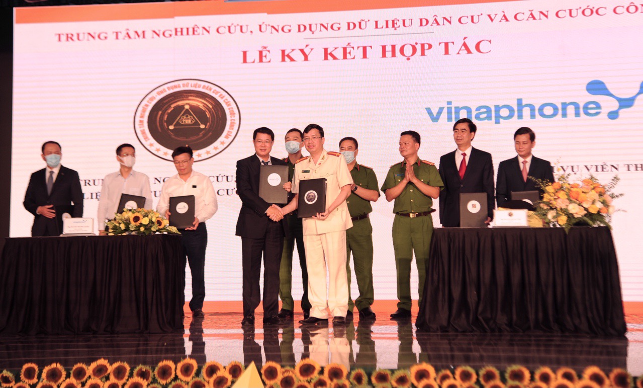 Lễ ký kết hợp tác giữa Trung tâm với các đơn vị khác.