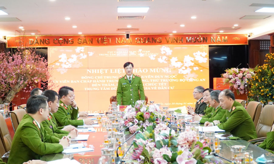 Thứ trưởng Nguyễn Duy Ngọc phát biểu tại buổi thăm, làm việc tại Trung tâm Dữ liệu quốc gia về dân cư