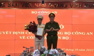 Công bố Quyết định của Bộ trưởng Bộ Công an, Cục trưởng Cục Cảnh sát quản lý hành chính về trật tự xã hội về công tác cán bộ