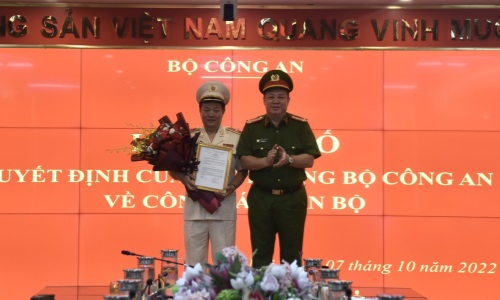 Công bố Quyết định của Bộ trưởng Bộ Công an, Cục trưởng Cục Cảnh sát quản lý hành chính về trật tự xã hội về công tác cán bộ
