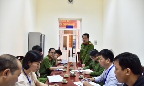 Đoàn công tác Cục Cảnh sát quản lý hành chính về trật tự xã hội kiểm tra việc thực hiện triển khai thí điểm phần mềm Dịch vụ công liên thông tại Phường Đức Thắng, Quận Bắc Từ Liêm, Thành phố Hà Nội