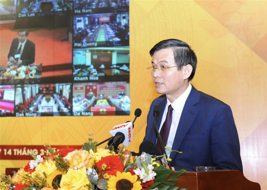 PGS.TS Đoàn Minh Huấn, Ủy viên Trung ương Đảng, Tổng biên tập Tạp chí Cộng sản tham luận tại Hội thảo