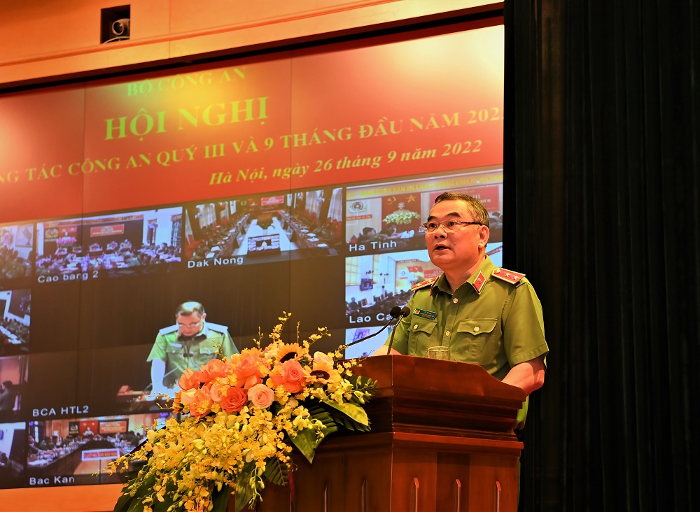 Trung tướng Tô Ân Xô, Chánh Văn phòng Bộ Công an báo cáo tình hình, kết quả công tác công an Quý III và 9 tháng đầu năm 2022.