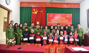 Hội Phụ nữ - Đoàn Thanh niên Cục Cảnh sát quản lý hành chính về trật tự xã hội tích cực tuyên truyền Đề án 06/CP của Chính phủ và tổ chức hoạt động thiện nguyện, chung sức vì cộng đồng