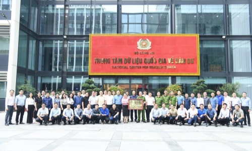 Cục Cảnh sát quản lý hành chính về trật tự xã hội trao đổi kinh nghiệm với Lớp bồi dưỡng chức danh Bí thư Đoàn cấp tỉnh năm 2023 của Ban Bí thư Trung ương Đoàn về một số nội dung liên quan đến triển khai thực hiện Đề án 06/CP
