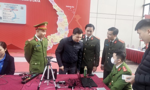 Đoàn Thanh niên Cục Cảnh sát quản lý hành chính về trật tự xã hội  tham gia hoạt động cấp căn cước công dân, tài khoản định danh điện tử cho Đoàn viên, thanh niên Công an nhân dân