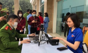 Đoàn thanh niên Cục Cảnh sát quản lý hành chính về trật tự xã hội tham gia chương trình hiến máu tình nguyện và tư vẫn hỗ trợ đăng ký tài khoản định danh điện tử cho đoàn viên, thanh niên