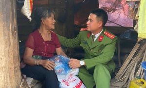 Tấm lòng nhân ái của Phó Trưởng Công an xã vùng cao Sơn La