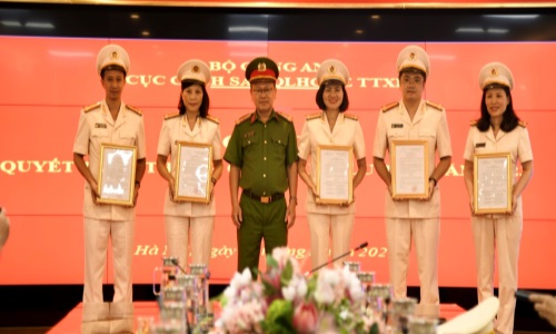 Cục Cảnh sát quản lý hành chính về trật tự xã hội tổ chức Lễ công bố quyết định thăng cấp nâng lương năm 2023