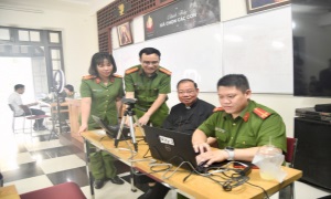 Cục Cảnh sát quản lý hành chính về trật tự xã hội tổ chức cấp căn cước công dân, định danh điện tử cho các giám mục, linh mục, nữ tu, chủng sinh, tu sinh tại Toà Tổng giám mục Hà Nội