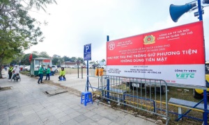 Công an quận Tây Hồ triển khai thu phí không sử dụng tiền mặt  tại các điểm trông giữ phương tiện trên địa bàn quận Tây Hồ