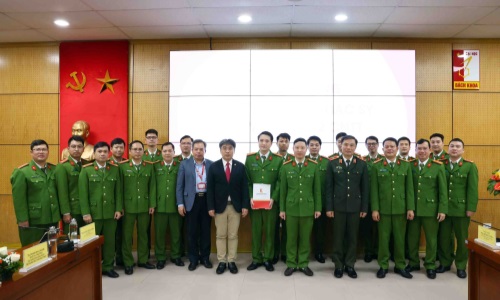 Khai giảng Khoá đào tạo thạc sỹ và văn bằng 2 công nghệ thông tin cho cán bộ, chiến sỹ Trung tâm Dữ liệu quốc gia về dân cư, Cục Cảnh sát quản lý hành chính về trật tự xã hội (Bộ Công an)