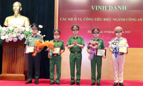 Vinh danh “Dịch vụ công tiêu biểu năm 2023” đối với dịch vụ  Đăng ký mẫu con dấu mới