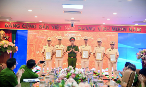 Cục Cảnh sát quản lý hành chính về trật tự xã hội tổ chức Lễ công bố quyết định thăng cấp, nâng lương năm 2024