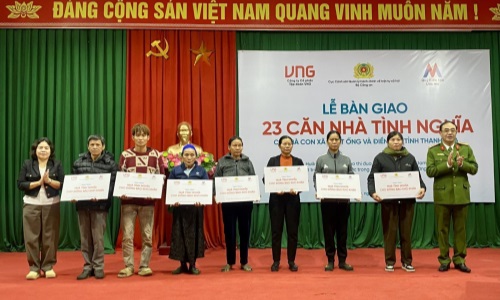 Trao tặng 23 căn nhà tình nghĩa cho các gia đình có hoàn cảnh đặc biệt khó khăn tại Thanh Hóa