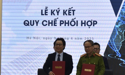 Lễ ký biên bản phối hợp hợp tác giữa Cục Cảnh sát quản lý hành chính về trật tự xã hội và Ban Công nghệ - Báo Nhân Dân về việc triển khai đưa các chuyên mục của Báo Nhân Dân lên ứng dụng VNeID