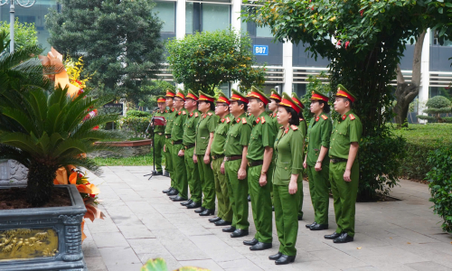 Cục Cảnh sát Quản lý hành chính về trật tự xã hội tổ chức Lễ báo công, dâng hương nhân kỷ niệm 79 năm ngày truyền thống lực lượng Cảnh sát  QLHC về TTXH (18/4/1946 - 18/4/2025)