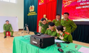 CÔNG AN TỈNH ĐẮK LẮK ĐỒNG LOẠT RA QUÂN TRIỂN KHAI CAO ĐIỂM CẤP ĐỔI THẺ ĐẢNG VIÊN GẮN CHIP CHÀO MỪNG ĐẠI HỘI ĐẢNG CÁC CẤP