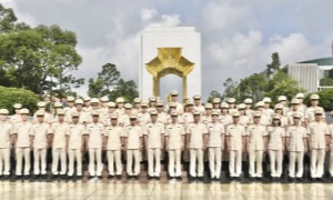 Đoàn đại biểu Cục Cảnh sát QLHC về TTXH dâng hoa vào Lăng Chủ tịch Hồ Chí Minh và dâng hương tưởng niệm các Anh hùng liệt sĩ.
