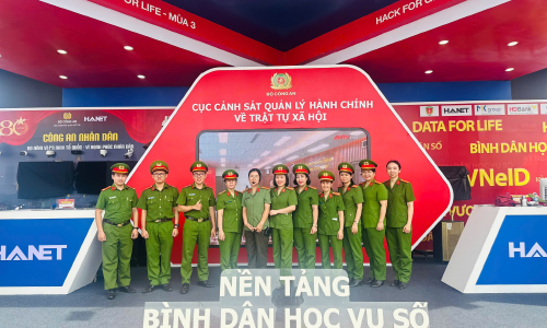 Cục Cảnh sát QLHC về TTXH tổ chức sinh hoạt chính trị tham quan Triển lãm 80 năm thành tựu đất nước