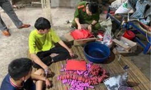 Giải pháp ngăn chặn tình trạng mua bán, vận chuyển VK, CCHT và pháo trái phép qua biên giới