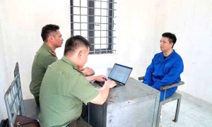 Bóc gỡ đường dây mua bán súng nguỵ trang súng thông bồn cầu