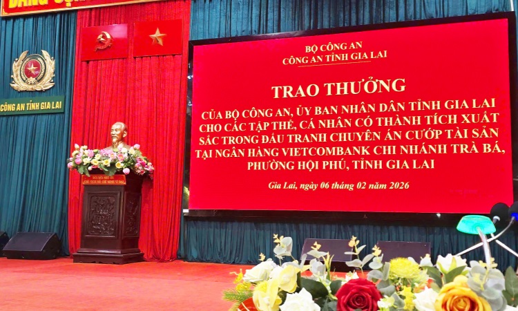 Biểu dương chiến công xuất sắc của Công an các đơn vị, địa phương trong vụ bắt giữ 02 đối tượng cướp ngân hàng tại tỉnh Gia Lai