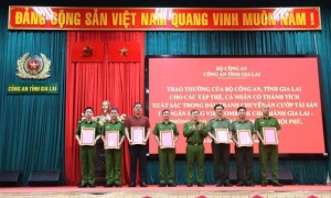 Biểu dương chiến công xuất sắc của Công an các đơn vị, địa phương trong vụ bắt giữ 02 đối tượng cướp ngân hàng tại tỉnh Gia Lai.