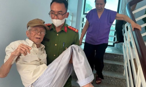 Lực lượng Cảnh sát Quản lý hành chính về trật tự xã hội luôn quán triệt sâu sắc tinh thần  “Lấy dân làm gốc” và trọng dân, gần dân