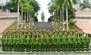 Cục Cảnh sát Quản lý hành chính về trật tự xã hội tổ chức về nguồn, báo công nhân kỷ niệm 80 năm Ngày truyền thống lực lượng