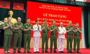ĐẢNG ỦY CỤC CẢNH SÁT QUẢN LÝ HÀNH CHÍNH VỀ TRẬT TỰ XÃ HỘI TỔ CHỨC LỄ TRAO HUY HIỆU 30 NĂM TUỔI ĐẢNG VÀ CÔNG BỐ QUYẾT ĐỊNH CHỈ ĐỊNH NHÂN SỰ THAM GIA ĐẢNG ỦY CỤC NHIỆM KỲ 2025 - 2030