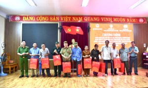Cục Cảnh sát quản lý hành chính về trật tự xã hội tổ chức dâng hương tưởng niệm Anh hùng liệt sĩ CAND Nguyễn Thị Lợi và tri ân các gia đình chính sách tại tỉnh Thanh Hóa