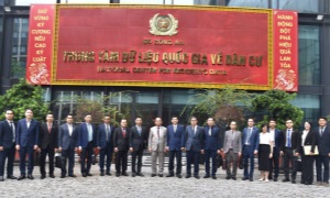 Cục Cảnh sát QLHC về TTXH đón Đoàn đại biểu cấp cao Bộ Nội vụ Campuchia tham quan, tìm hiểu mô hình hoạt động của Trung tâm Dữ liệu quốc gia về dân cư